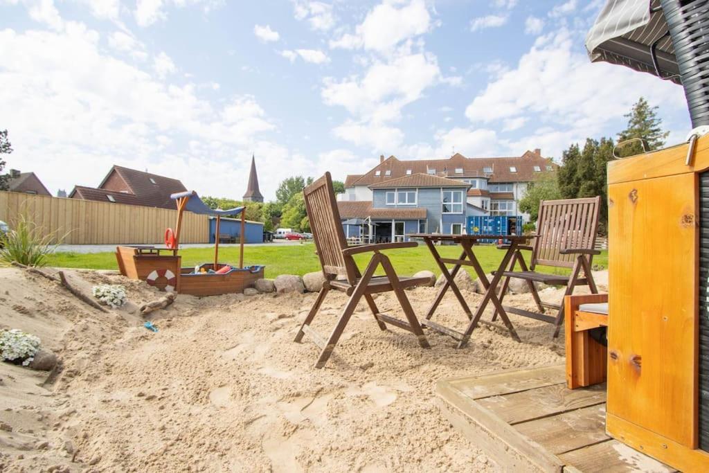 Ferienwohnungen Fehmarn Mit Parkplatz In Petersdorf Esterno foto